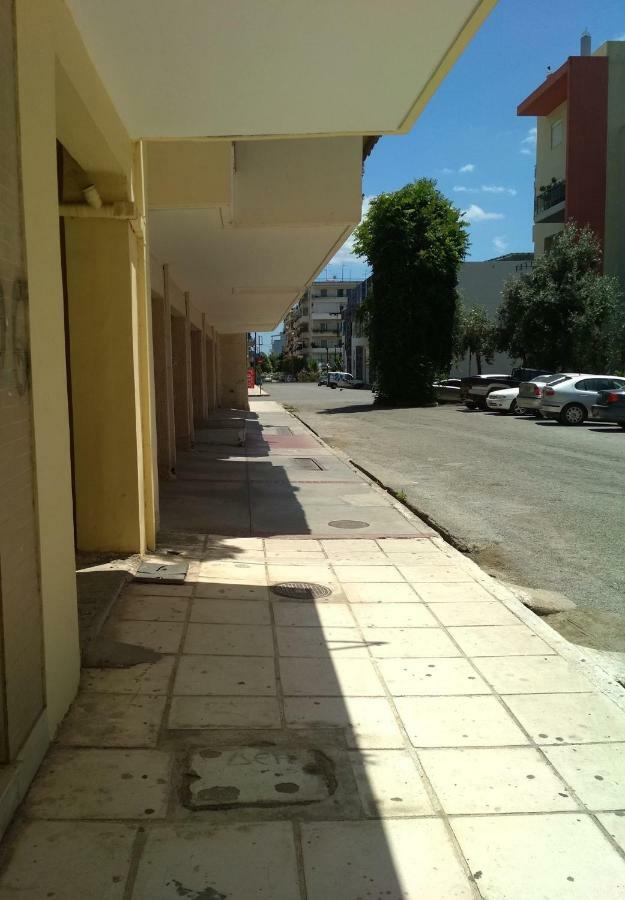 Evie'S Apartment Каламата Экстерьер фото